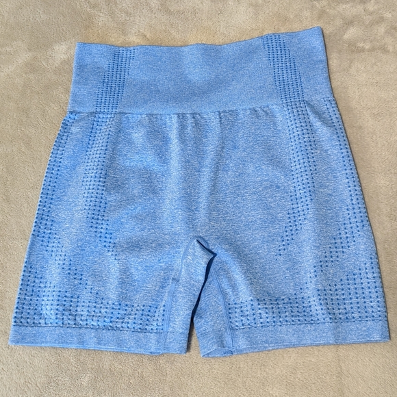 Seamless 2 Piece Set Workout Gym Shorts + Short Sleeve - Picture 6 of 9